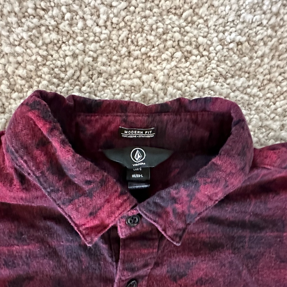 Volcom Maroon And Black Button Down Flannel / Siz… - image 2